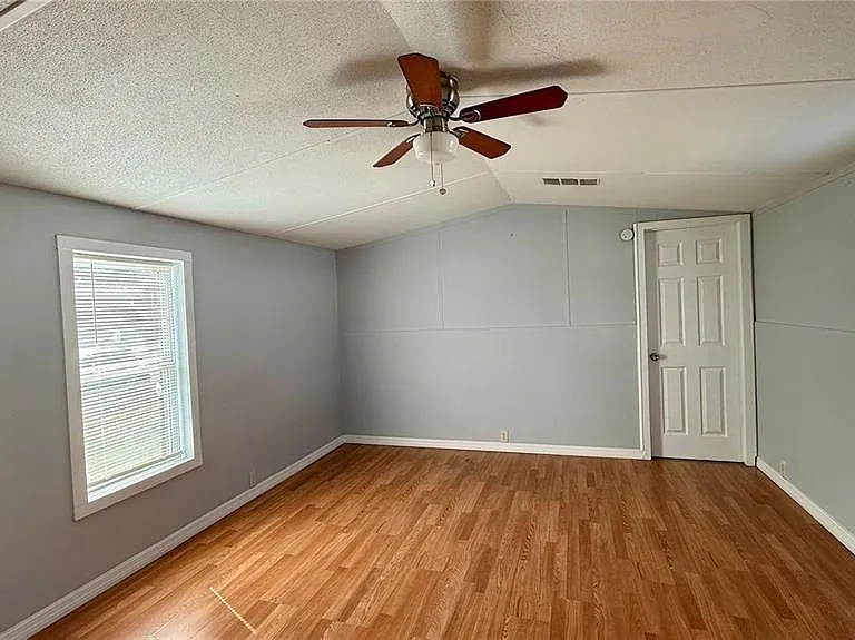 639 Ellison Pkwy — Photo 11