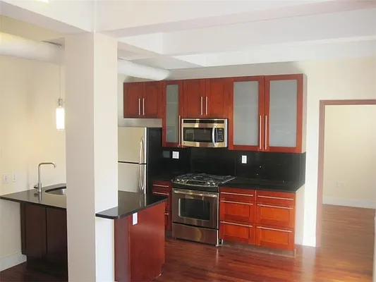 Rented by R New York | media 17