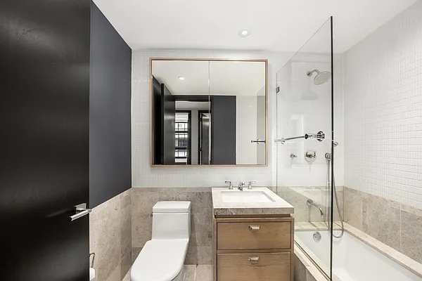 Bathroom 2, photo 1