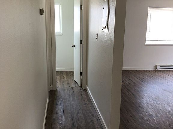 4th image of 1602 B St SE APT 3