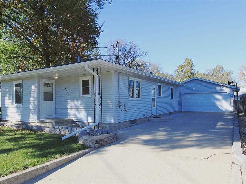 1st image of 417 12th Ave
