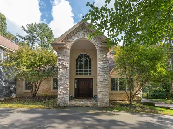 7 N Hill Dr, Lynnfield, MA 01940
