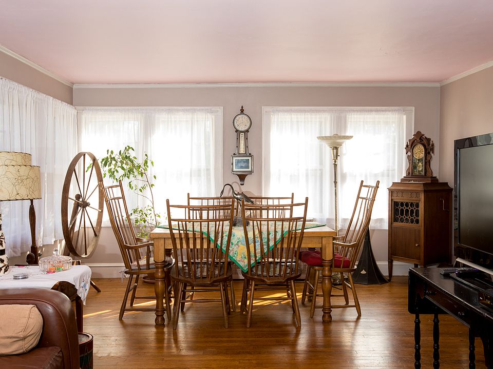 2nd image of 19 Old Fisher Ln