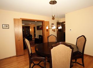 6 Echo Ct, Hawthorn Woods, IL 60047