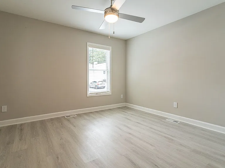 428 Bashford Rd — Photo 8