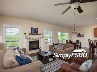 74 Cobblestone Ln, Le Claire, IA 52753