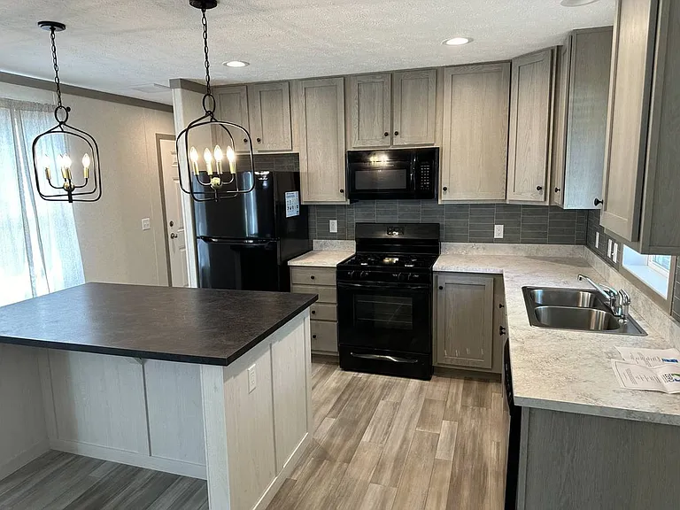 9572 Anchor Dr #115 — Photo 2