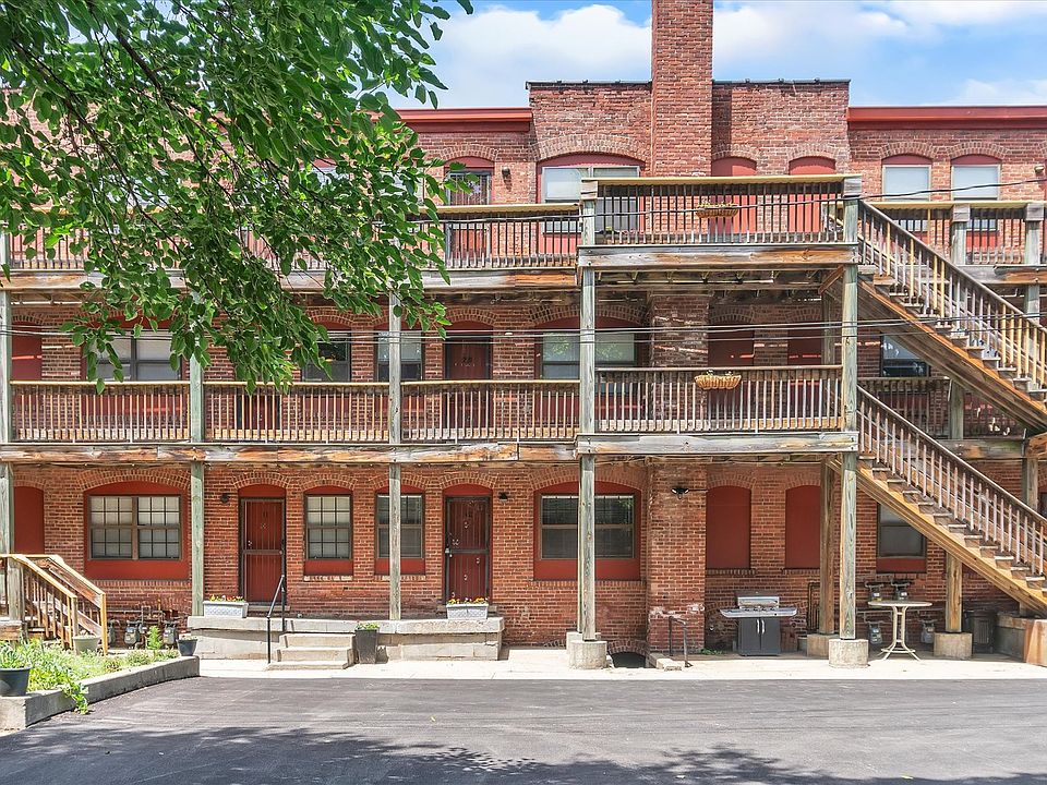 02-2051-N-College-Ave-WindowStill-Real-Estate-Photography-2_07122022