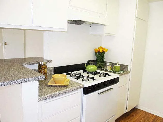 Kester Apartments — Photo 2