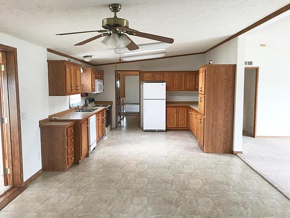 3rd image of 222 Horseshoe Dr