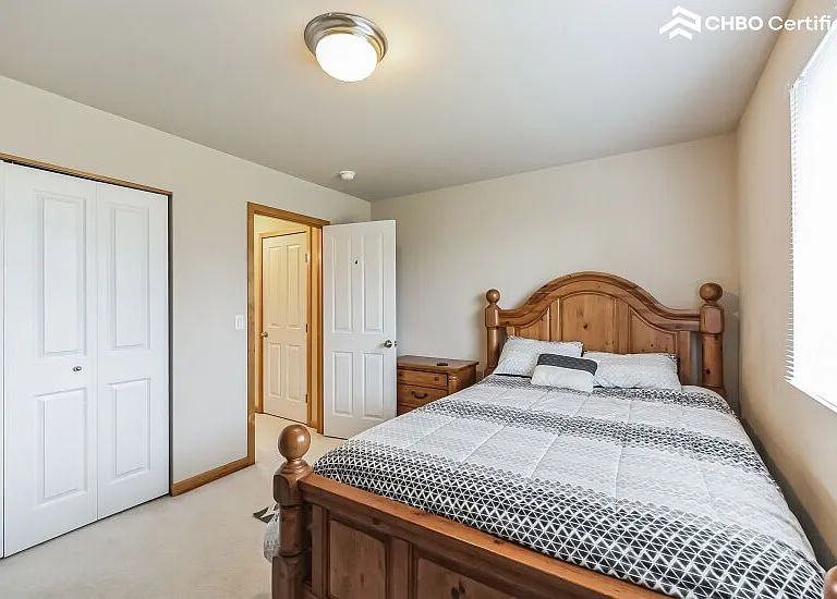 Furnished Queen Bedroom 3