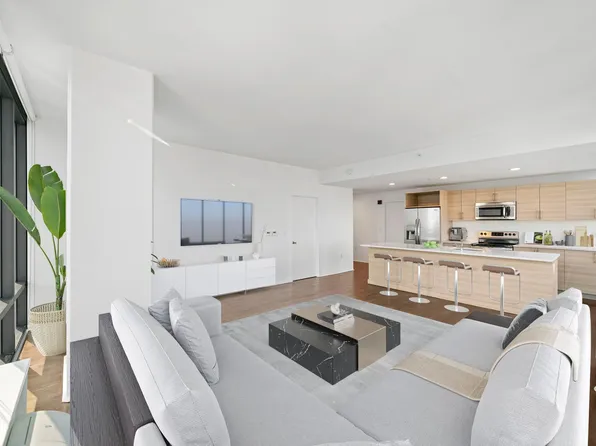 2030 Hudson Street image 7 of 284