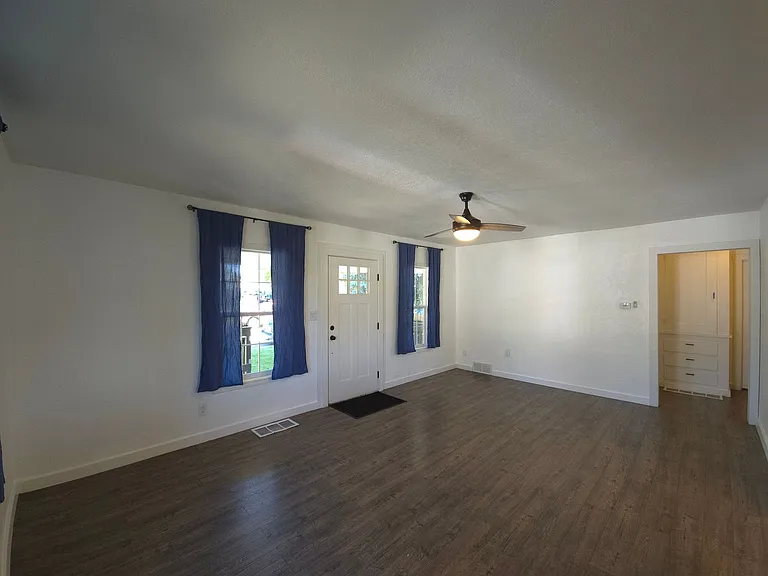 114 E Borah Ave — Photo 4