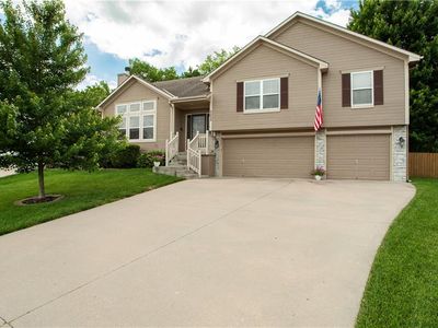 3223 SW Amber Ct, Lees Summit, MO, 64082