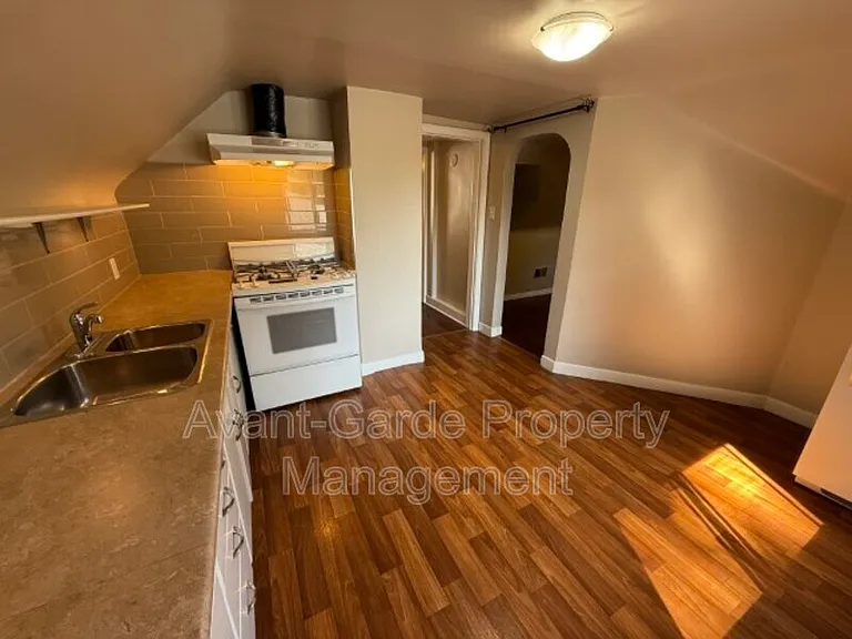 12114 102nd St NW — Photo 3