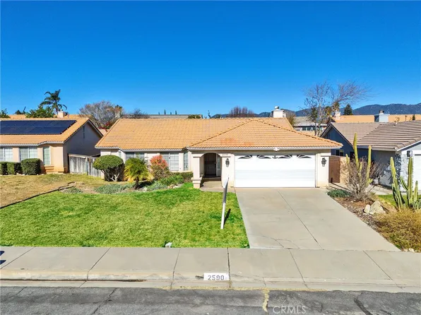 2590 W Buena Vista Dr, Rialto, CA 92377