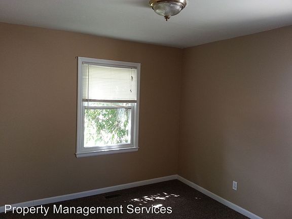 4th image of 24874 Wilmot Ave