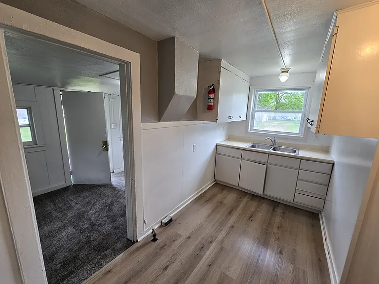 425 Glenwood St — Photo 19