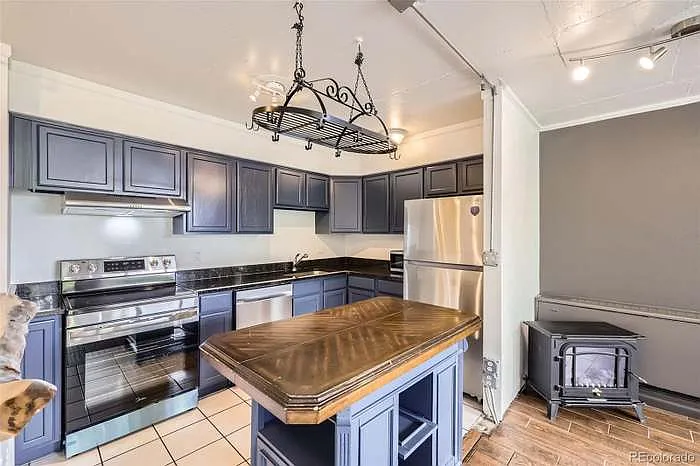 2 bed, 850 sqft, $1,900 — Photo 2
