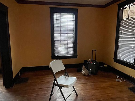4th image of 1636 Waverly Ave