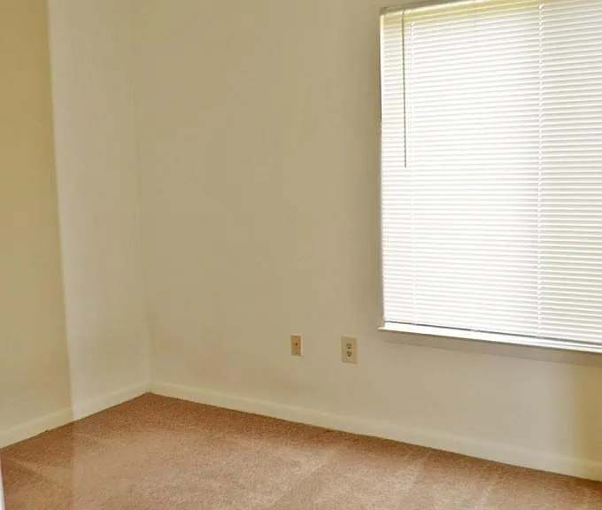 1203 University Terrace Apt. H — Photo 3