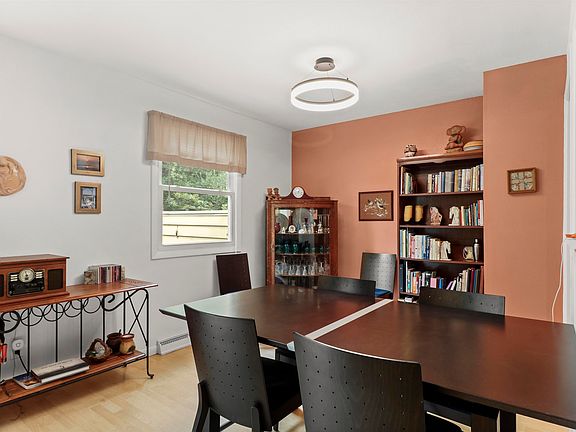 5th image of 20 Whitcomb Cir