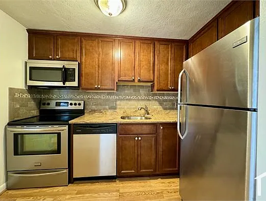2 bed, 915 sqft, $2,300 — Photo 3