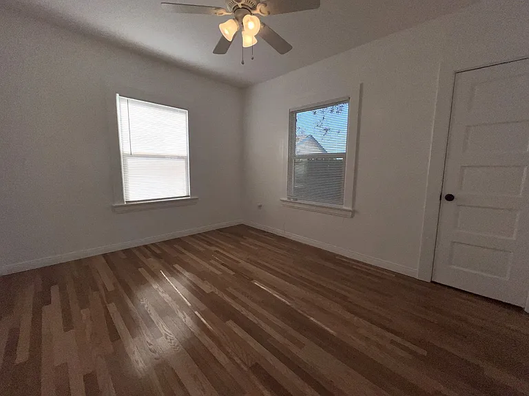 343 W 16th St — Photo 11