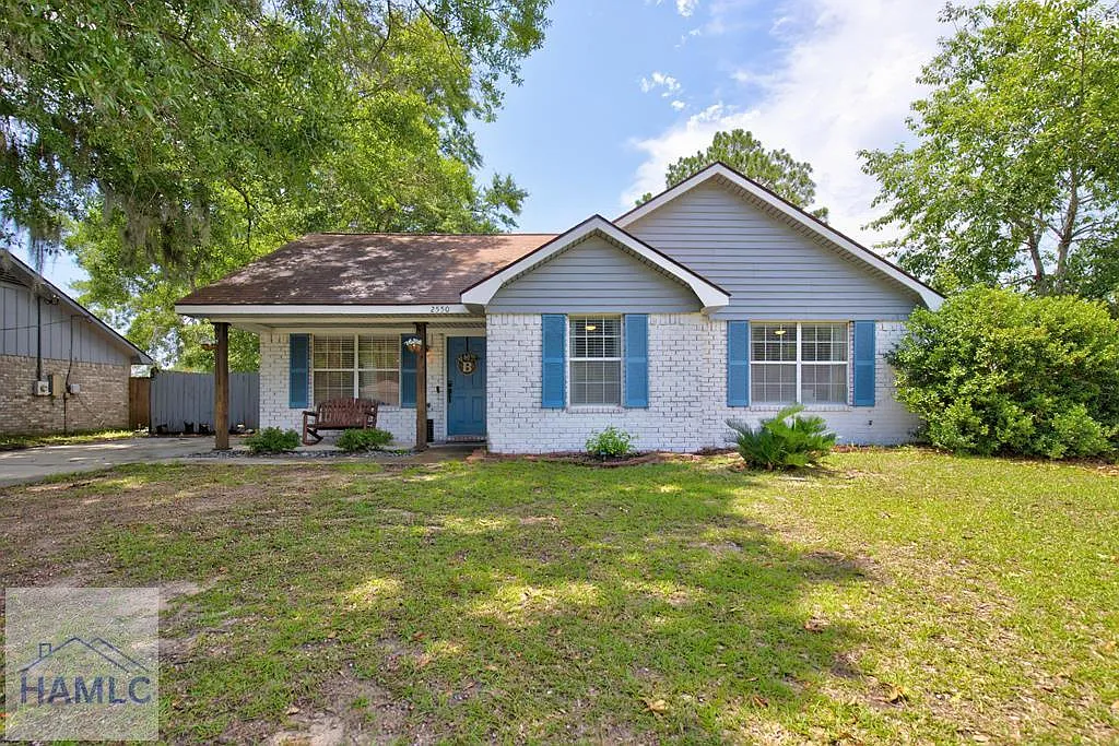 3 bed, 2.0 bath, 1142 sqft, $2,050 — Photo 1