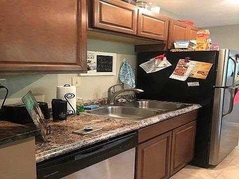 4th image of 214 E Crest Dr