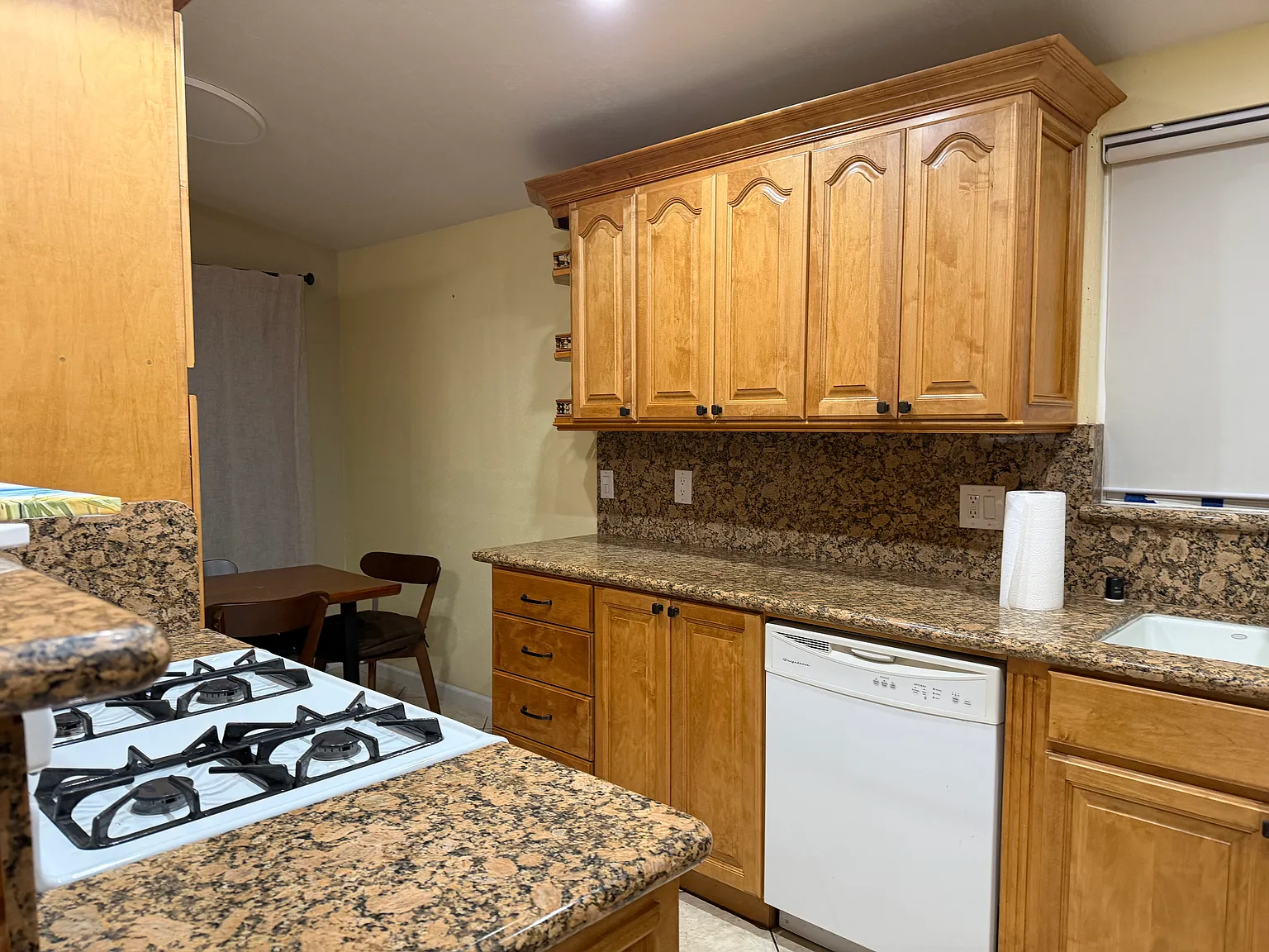 3 bed, 1031 sqft, $3,000 — Photo 2
