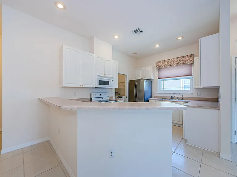 2624 Tottenham Dr — Photo 8