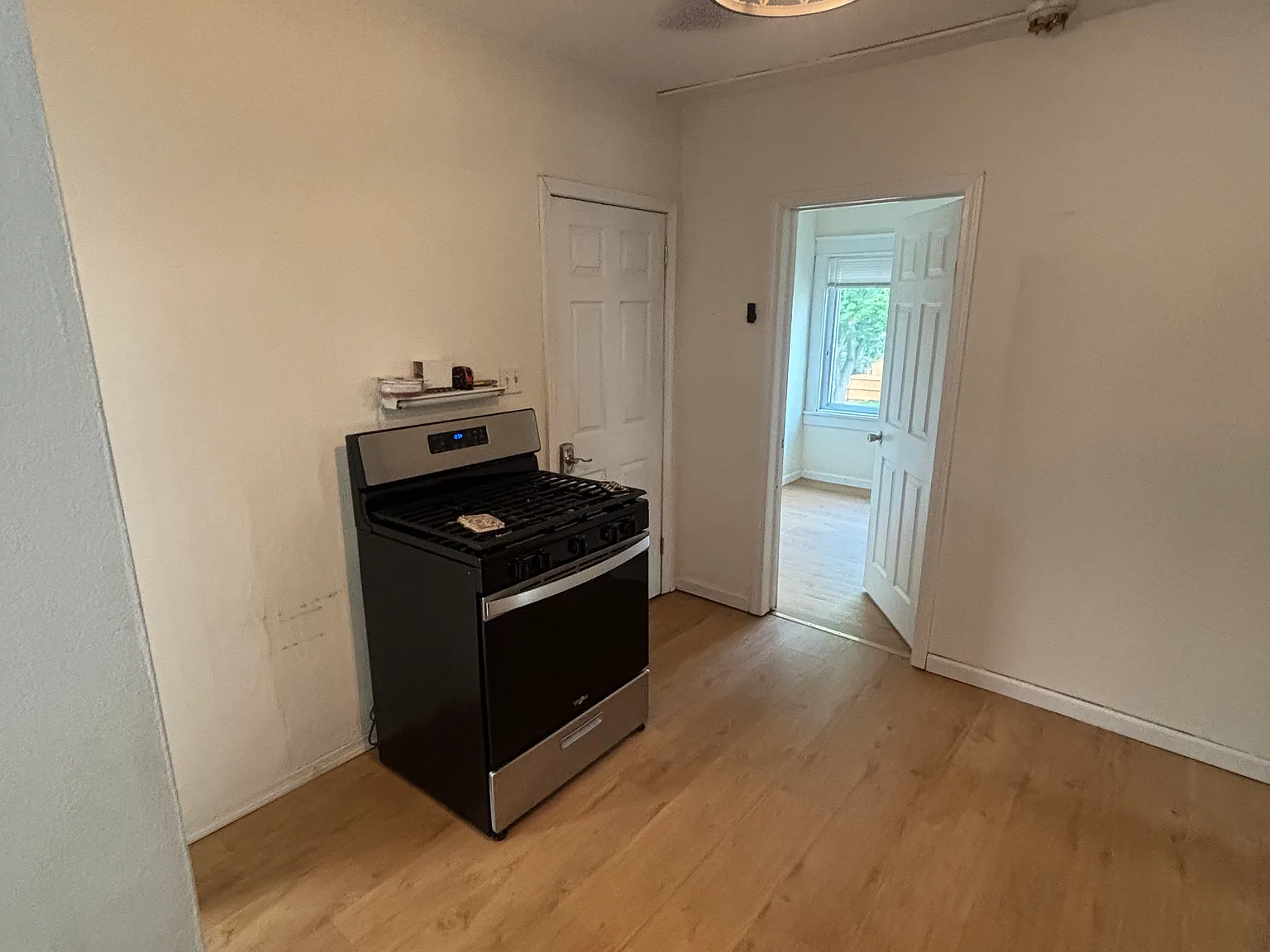 1 bed, 650 sqft, $1,200 — Photo 4