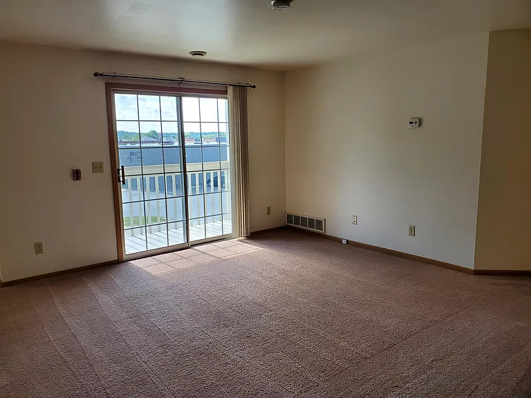 S75W16830 Gregory Dr #F — Photo 5