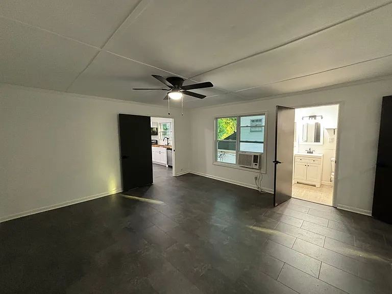 818 Maple Ave SW #4 — Photo 10