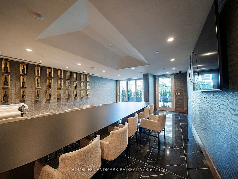 27 McMahon Dr #610 — Photo 32