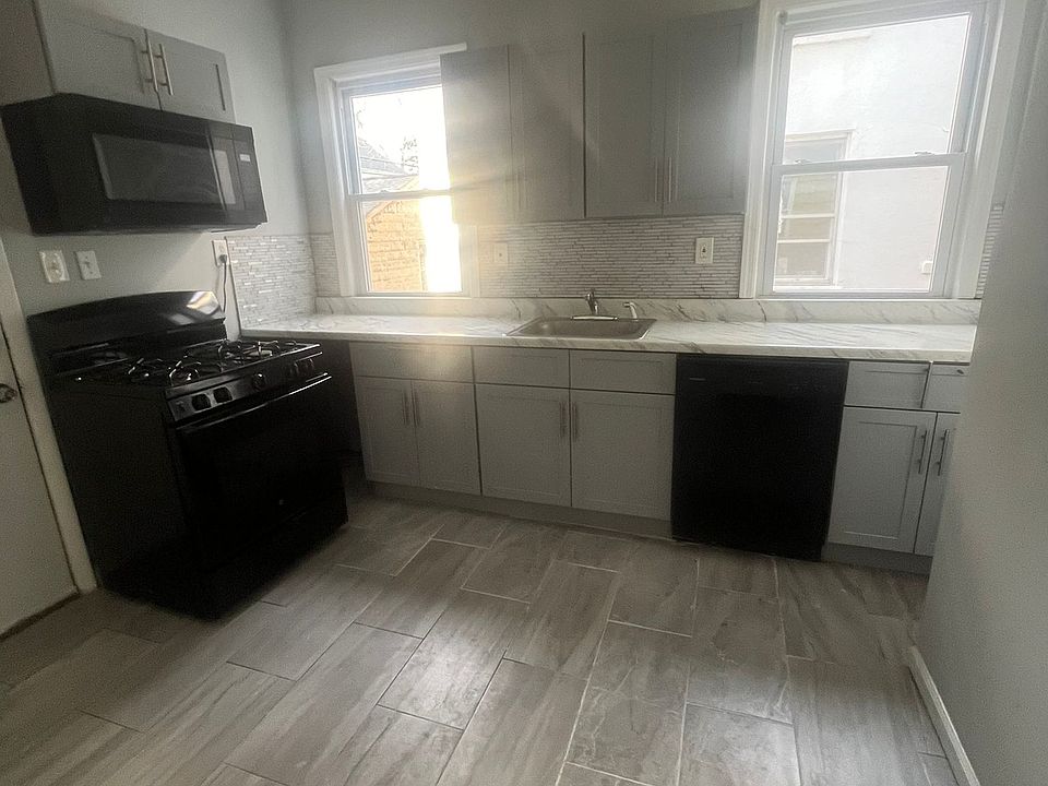 1st image of 17 Arsdale Ter APT 1