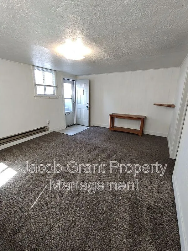 1 bed, 1.0 bath, 600 sqft, $600 — Photo 2
