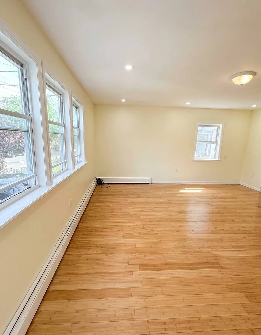 3 bed, 1100 sqft, $3,500 — Photo 3