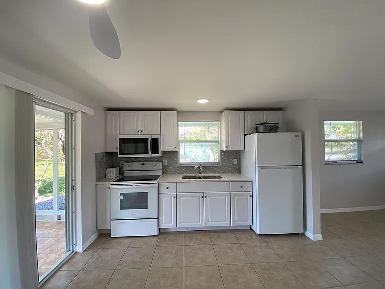 3415 Palm Dr #1 — Photo 12