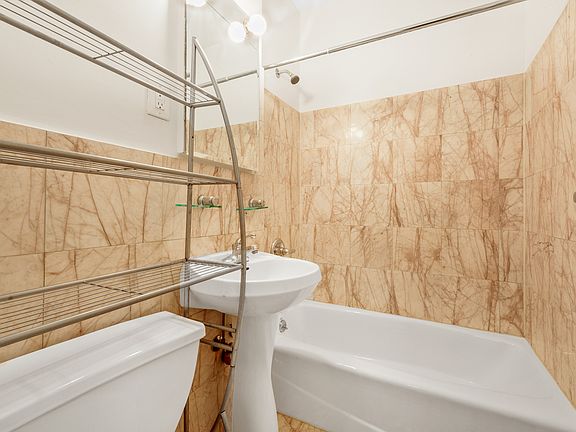 5th image of 59 E 79th St APT 2C