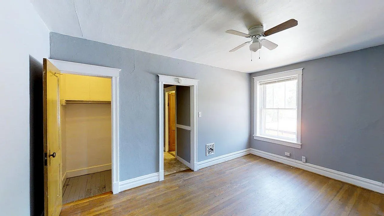 4731-33 Alaska — Photo 1