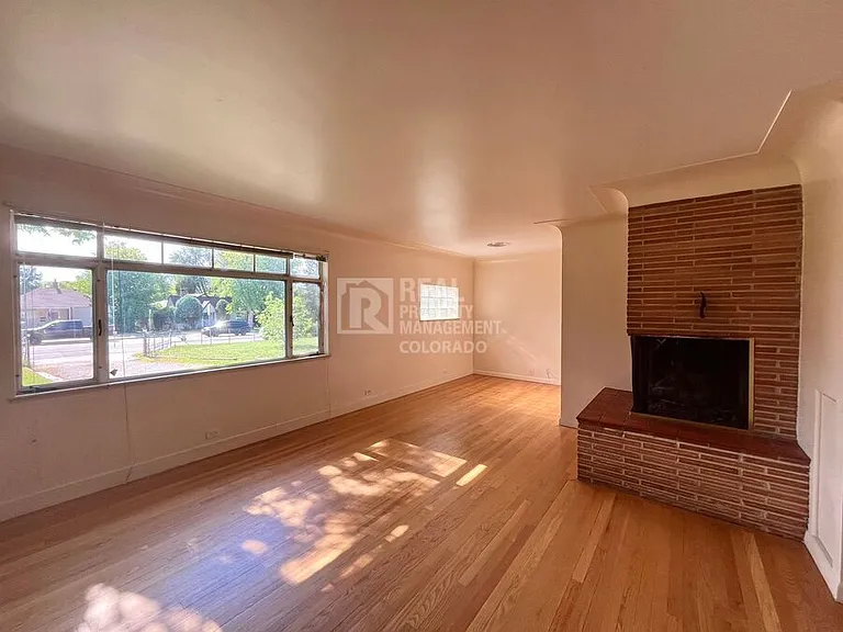5370 S Windermere St — Photo 2