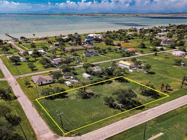 528,530,532,534 Third St, Bayside, TX 78340