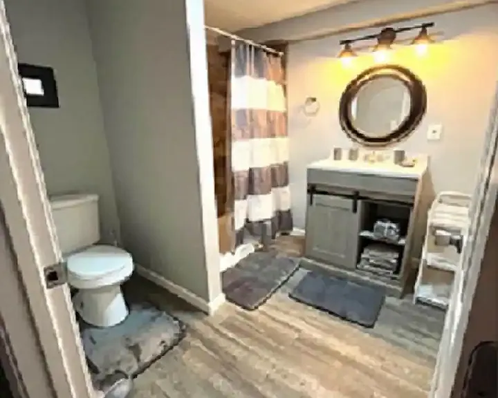 616 E 50th Pl #G — Photo 2