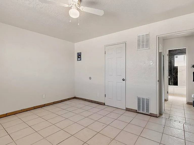 536 Cardenas Dr SE — Photo 46