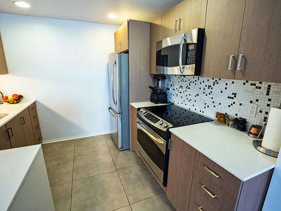 3rd image of 3100 6th Ave Unit 202