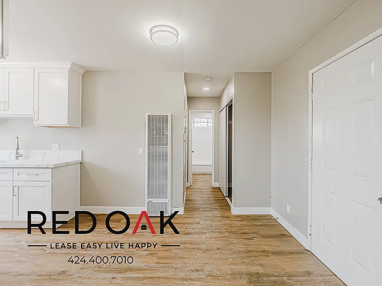 921 W 82nd St #21 — Photo 6
