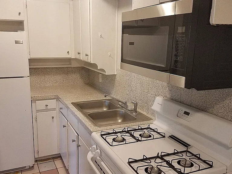 2428 Louise St #2505 — Photo 12