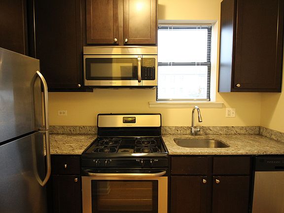 5th image of 2803-05 W Lawrence Ave #2